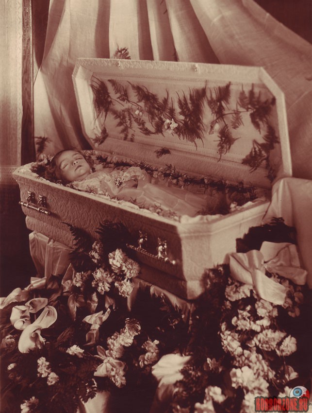 Можно ли хранить дома фотографии умерших родственников