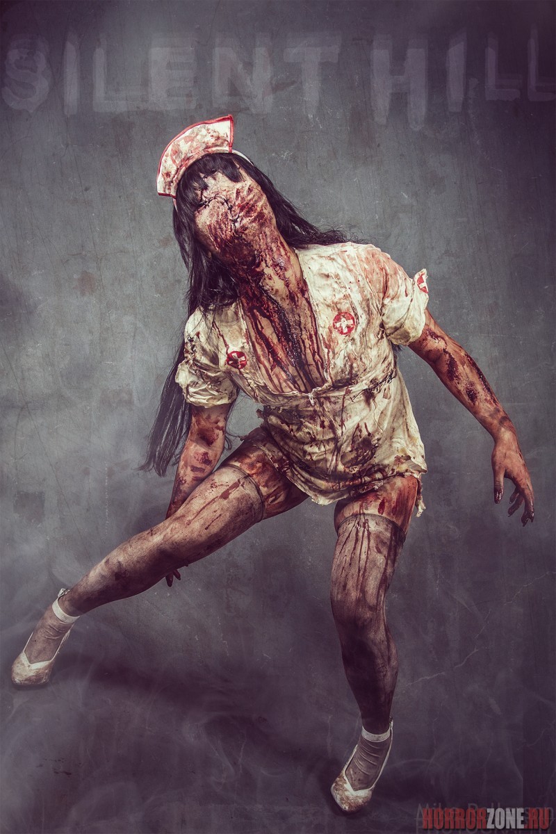 Медсестра из Silent Hill и немного декораций.