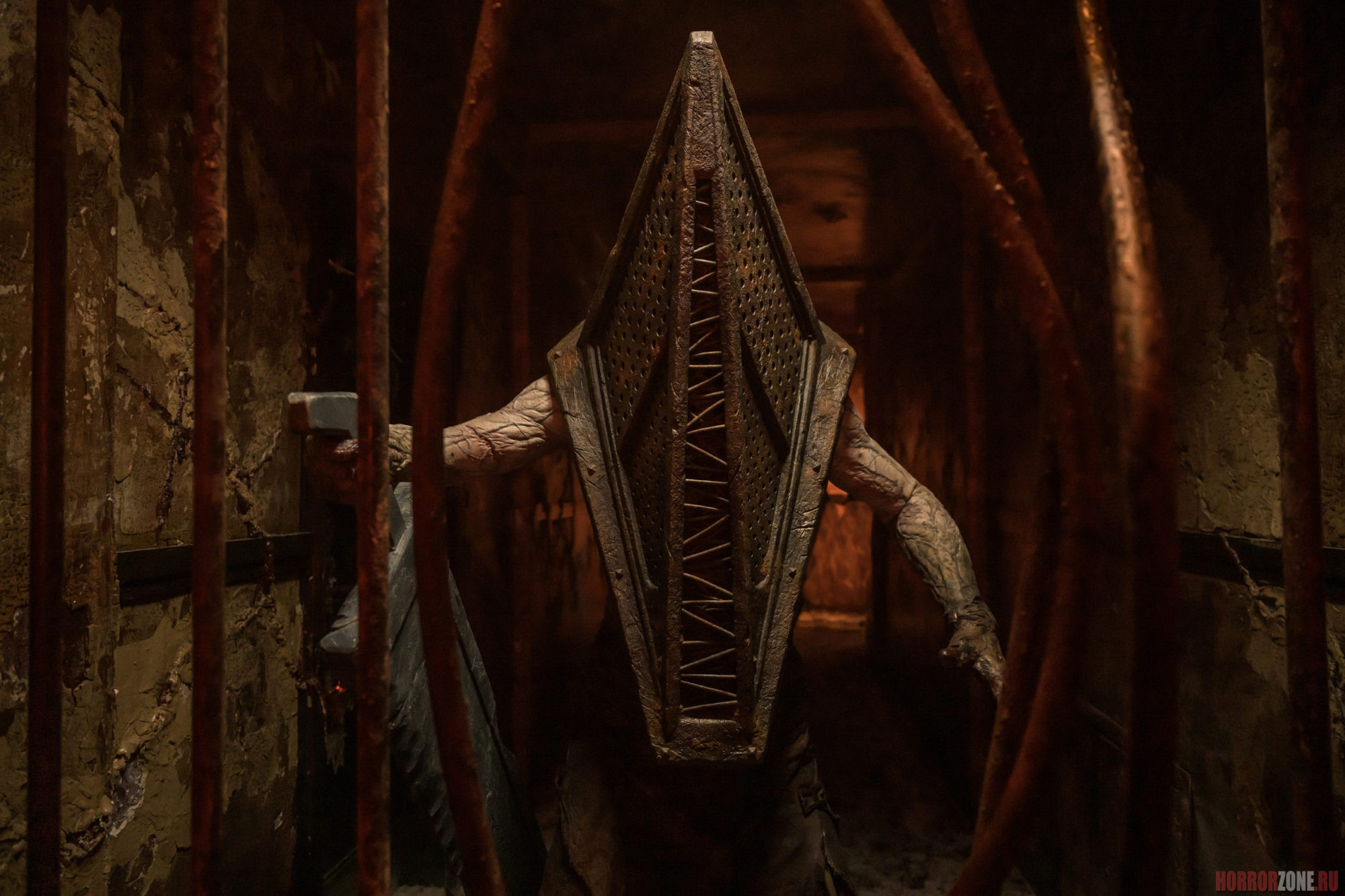 Первый кадр из "Сайлент Хилл: Возвращение" показал Пирамидоголового