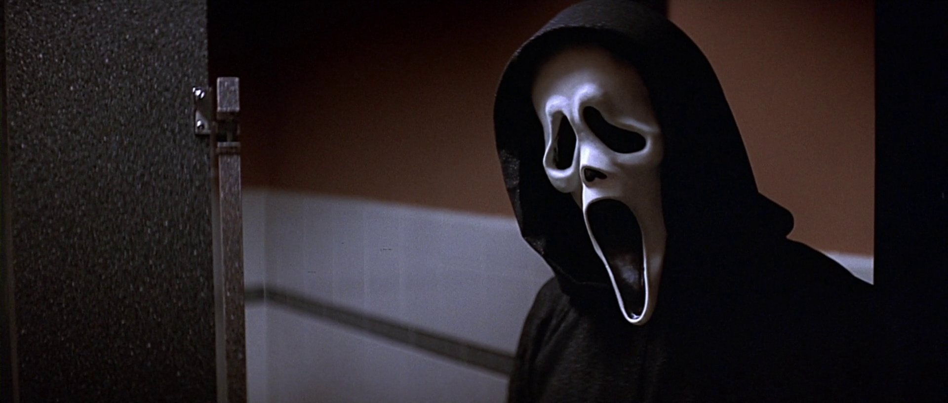Ужасы про маску. Крик 1996 призрачное лицо.
